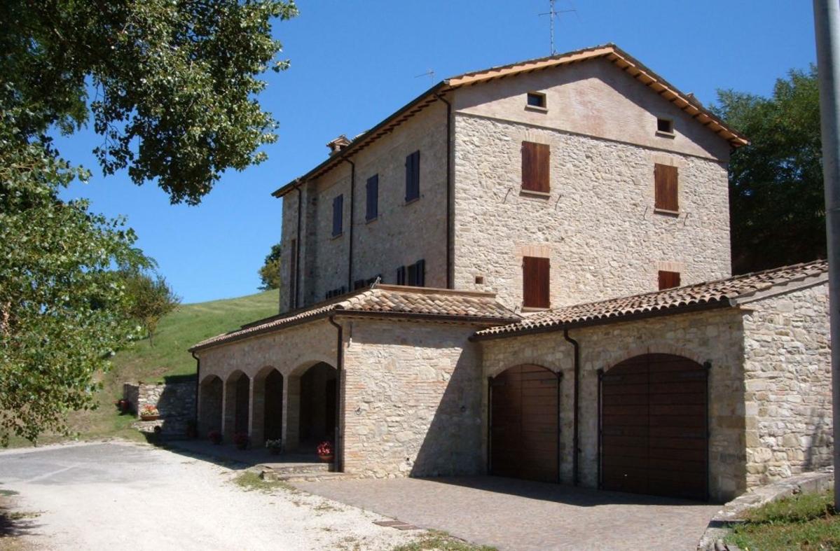 Toscana Immobiliare - Villas, Country houses for sale Marche