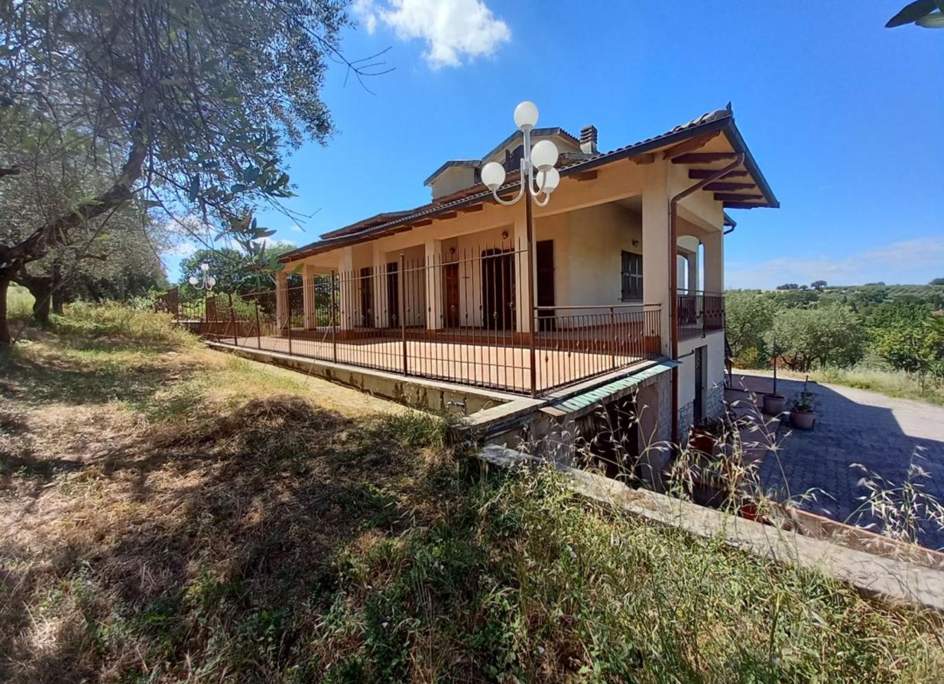 Toscana Immobiliare - Villa singola con giardino in vendita Torrita di Siena