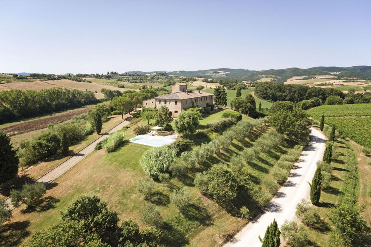 Toscana Immobiliare - Farm with vineyard, prestigious property for sale Siena, Tuscany