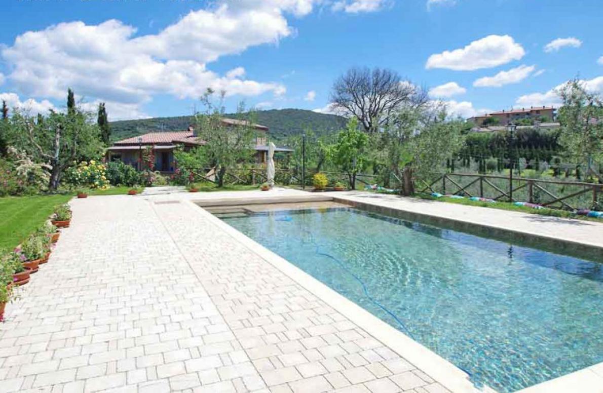 Toscana Immobiliare - Farmhouse with swimming pool for sale in Tuscany, Trequanda, Siena