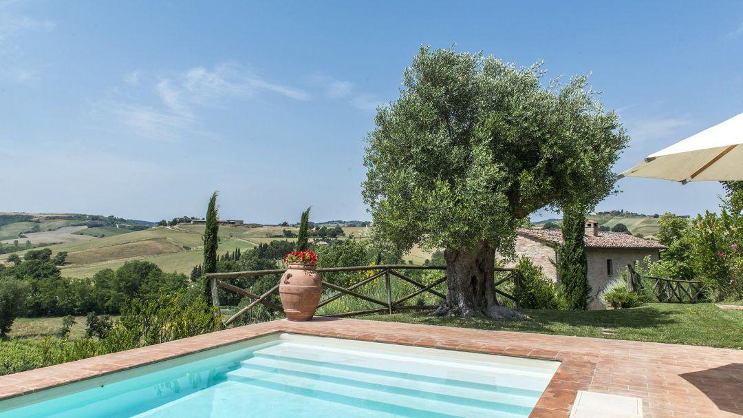 Toscana Immobiliare - Montepulciano, Siena casale con piscina in vendita
