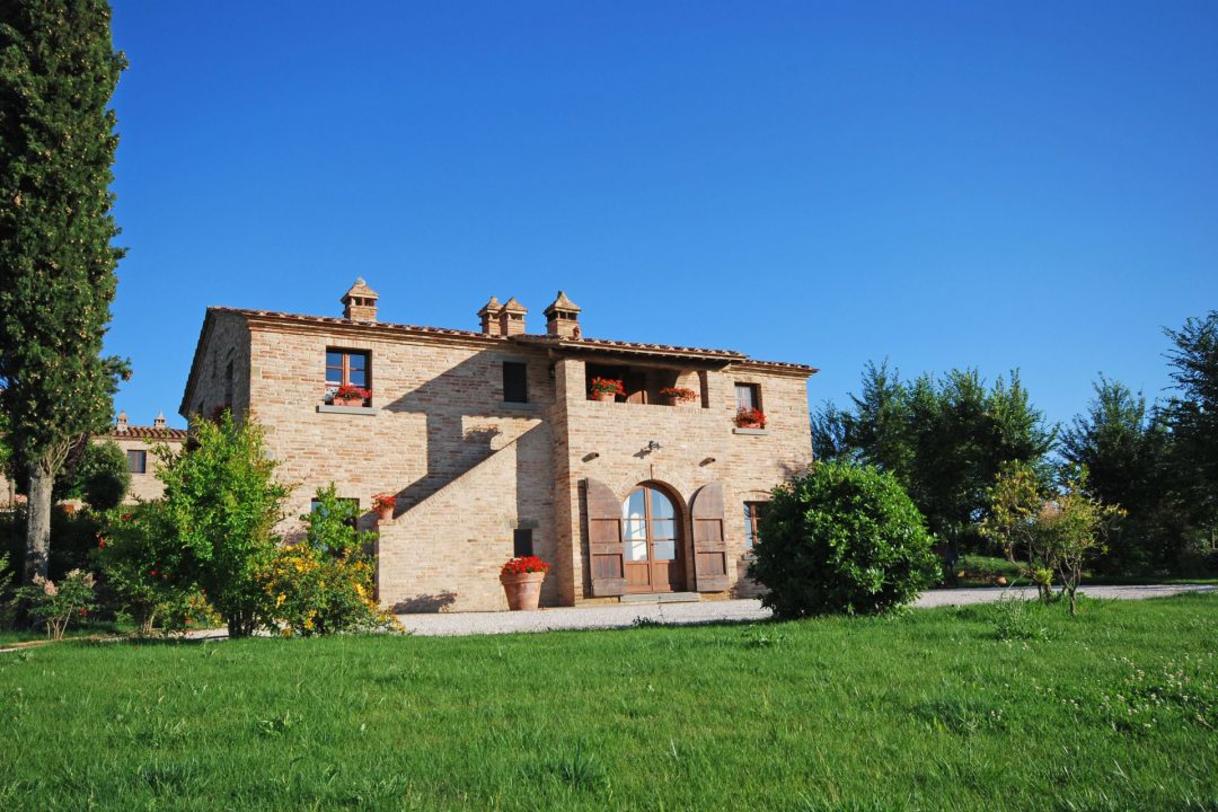 Toscana Immobiliare - Cortona vendita casale ristrutturato posizione panoramica