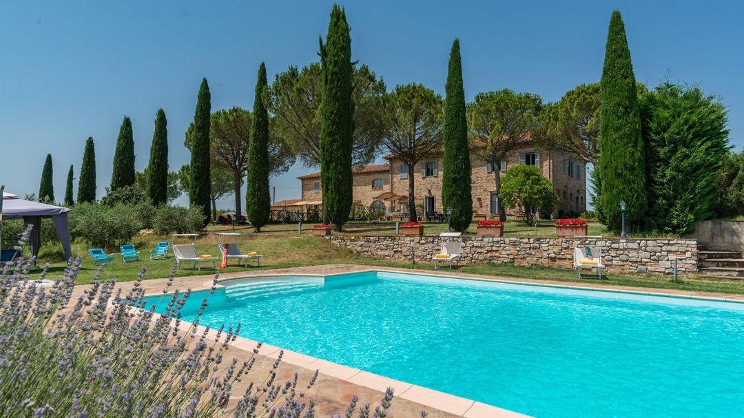 Toscana Immobiliare - Country holidays for Sale near Cortona, luxury relais