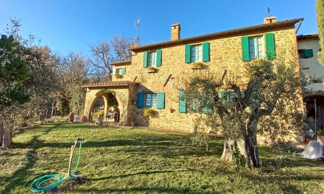 Toscana Immobiliare - Prestigious farmhouses for sale Città della Pieve, Umbria