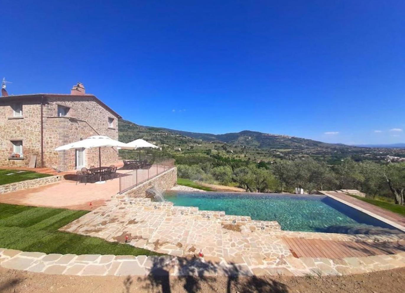 Toscana Immobiliare - Luxury villa with pool for sale in Cortona, Arezzo, Tuscany 