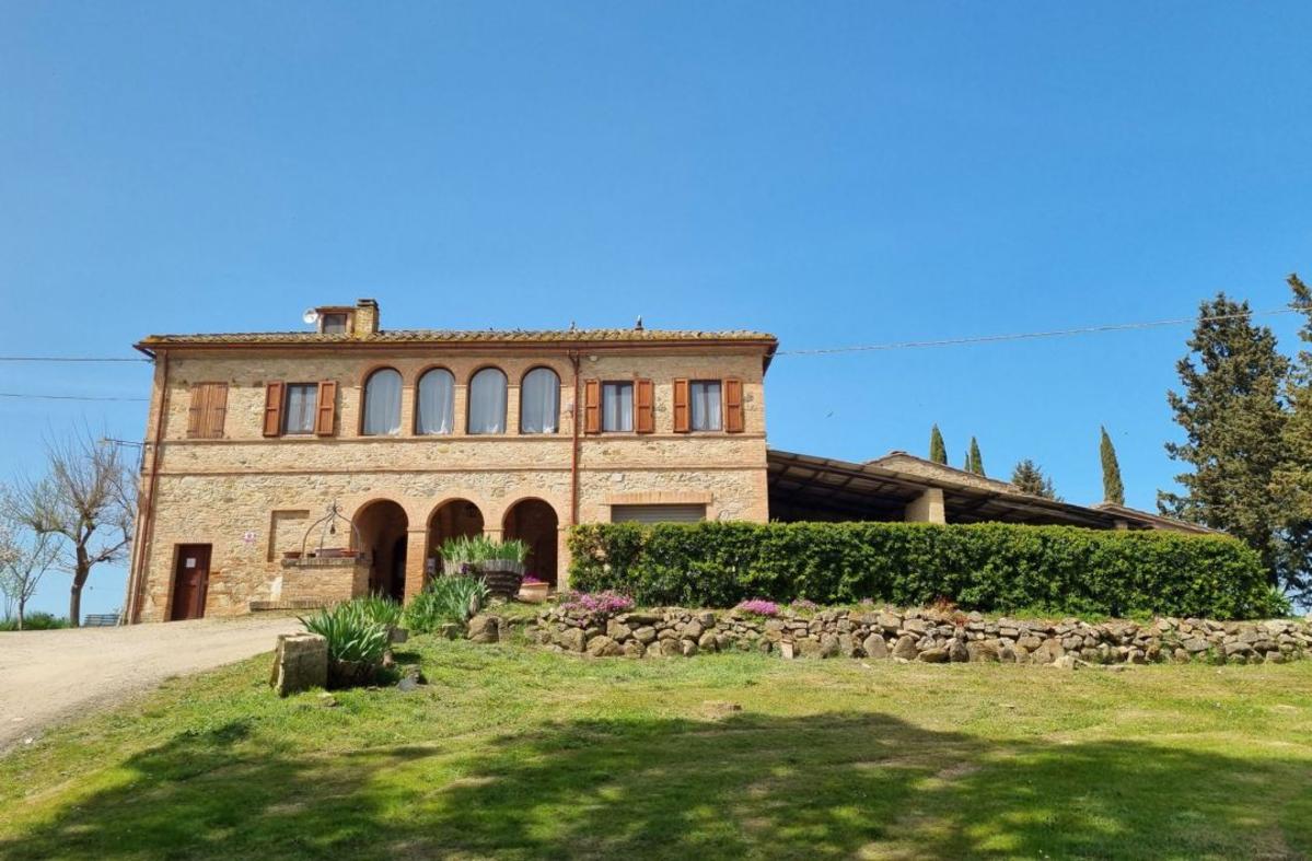 Toscana Immobiliare - Farm, farmhouses with land for sale in Buonconvento, Siena, Tuscany