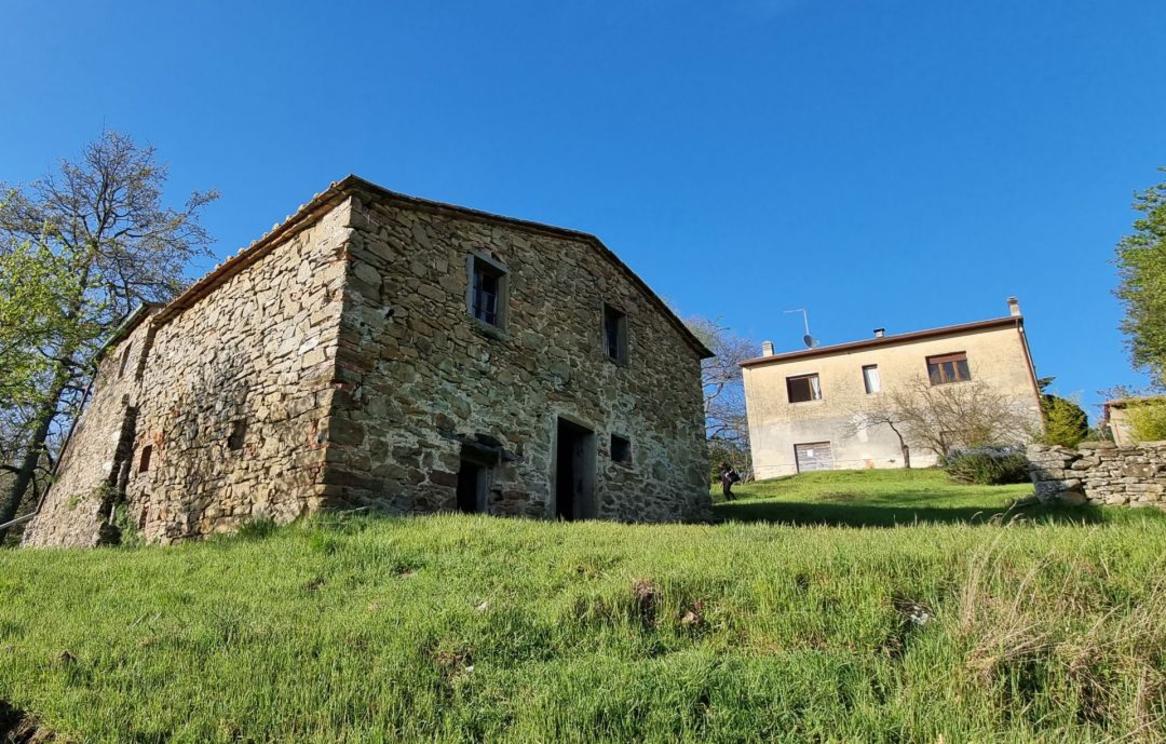 Toscana Immobiliare - Country house in Tuscany with land in panoramic position for sale 