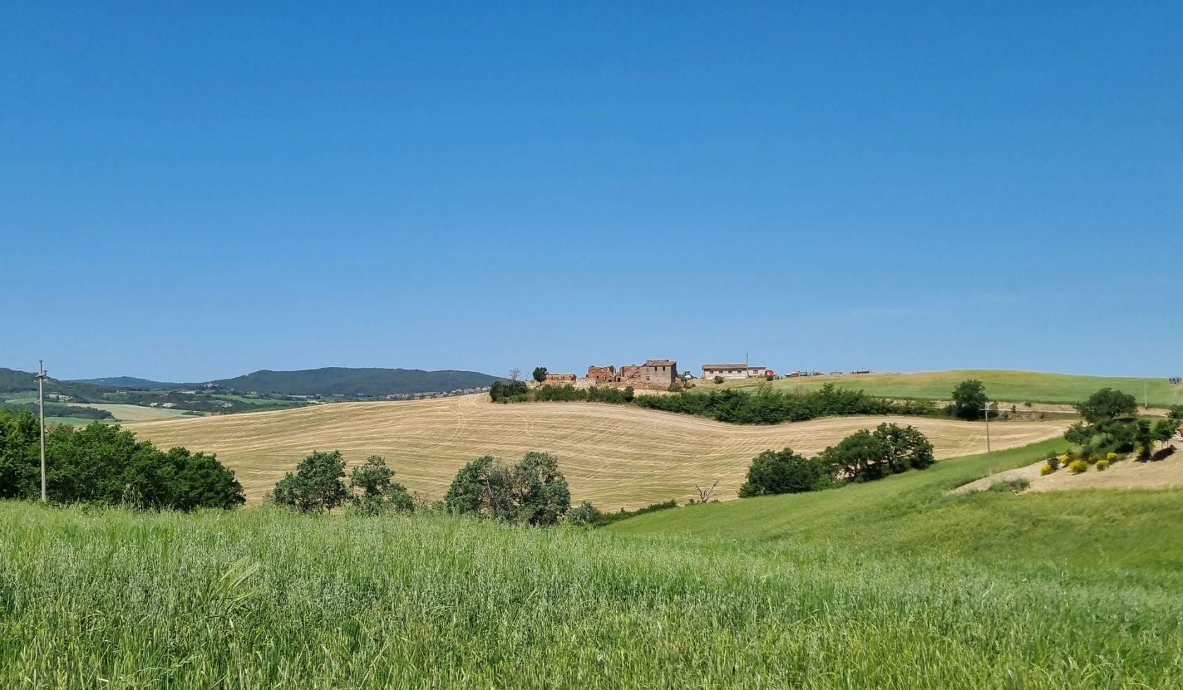 Toscana Immobiliare - Farmhouse to renovate for sale Val d'Orcia Siena Tuscany