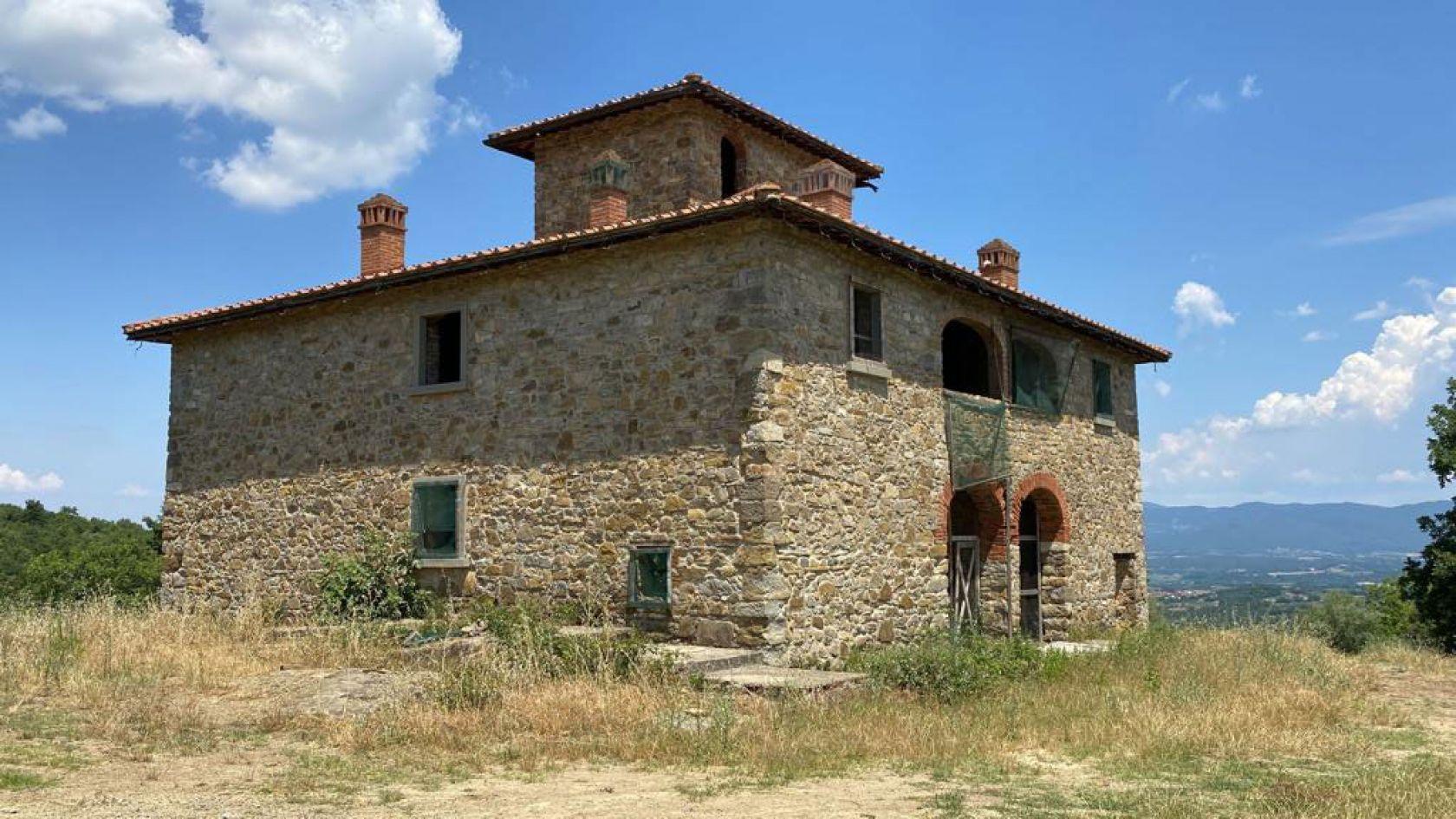 Toscana Immobiliare - Tuscan country house, stone villa for sale near Florence, Pergine Valdarno