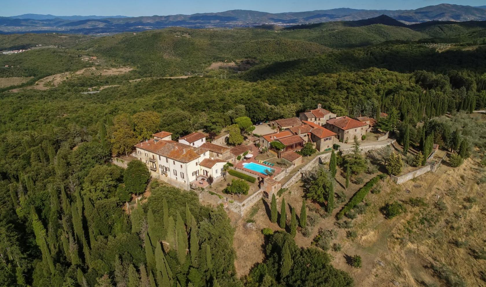 Toscana Immobiliare - Estate with ancient village and vineyards for sale in Tuscany, arezzo