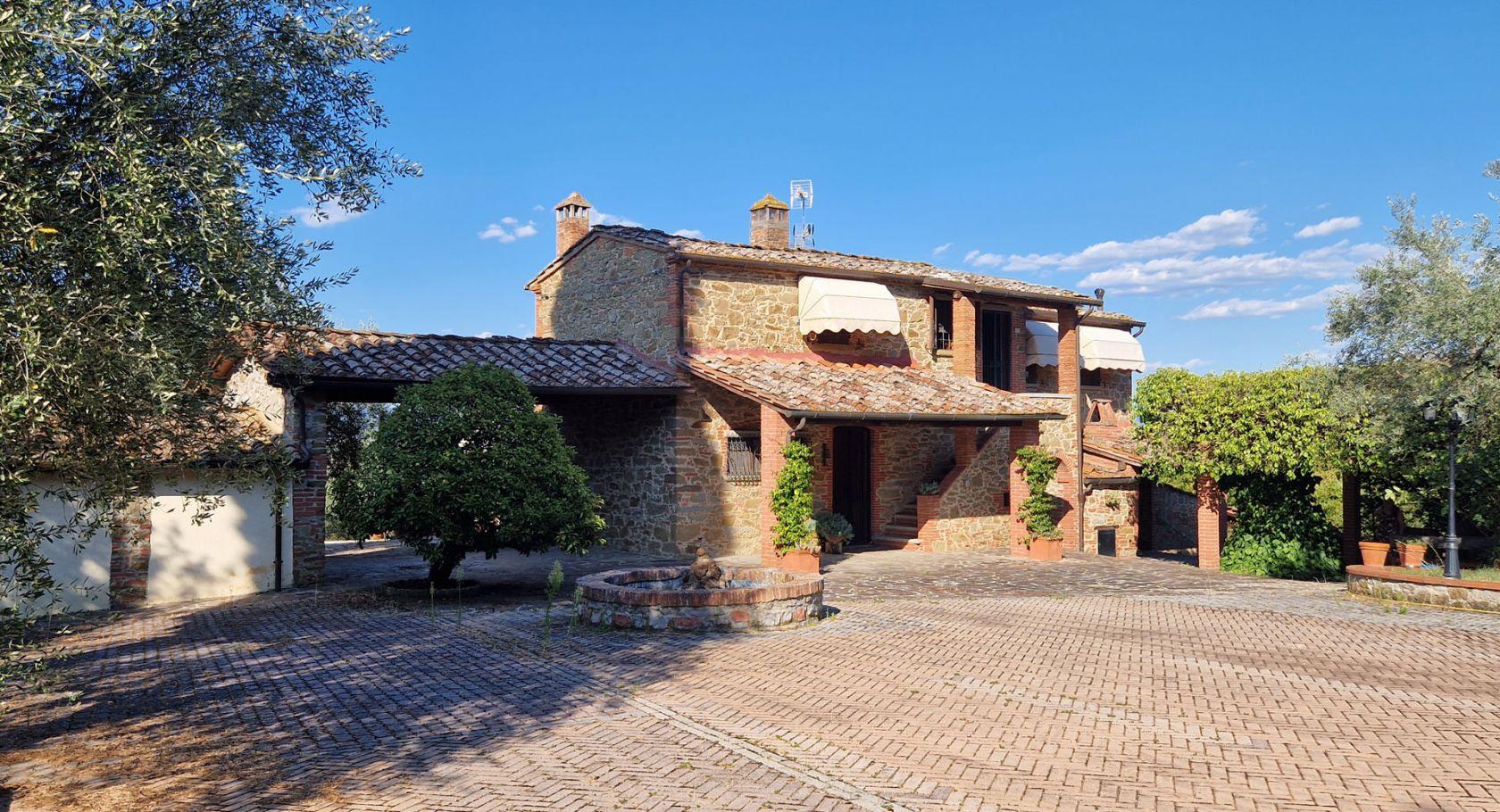 Toscana Immobiliare - Lucignano ancient property for sale