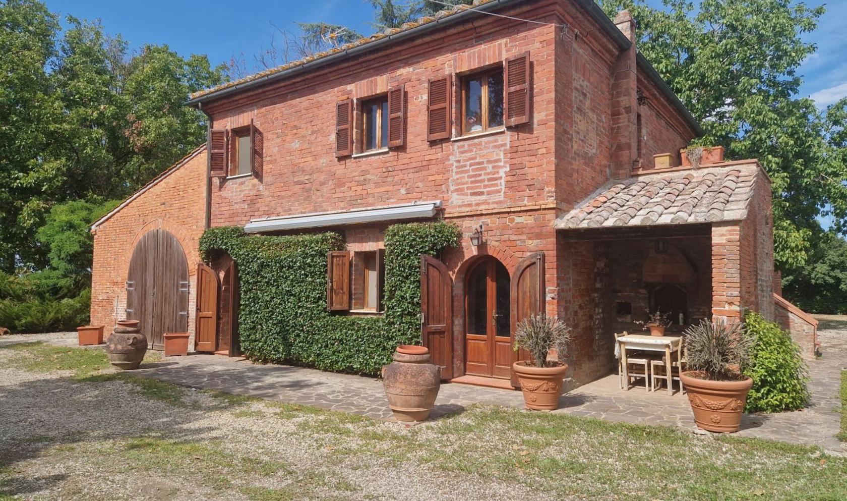 Toscana Immobiliare - Farmhouse for sale in Montepulciano