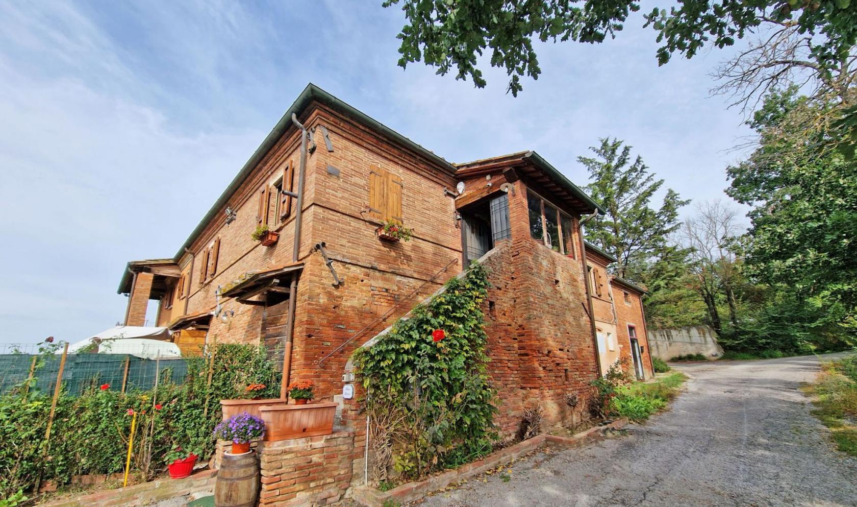 Toscana Immobiliare - Antica proprietà in vendita vicino Foiano della Chiana