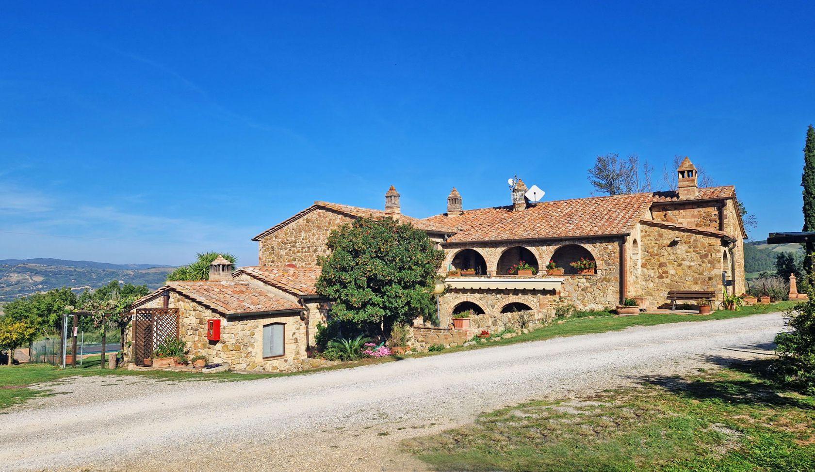 Toscana Immobiliare - Farm with holiday house for sale Castiglione d'Orcia Tuscany