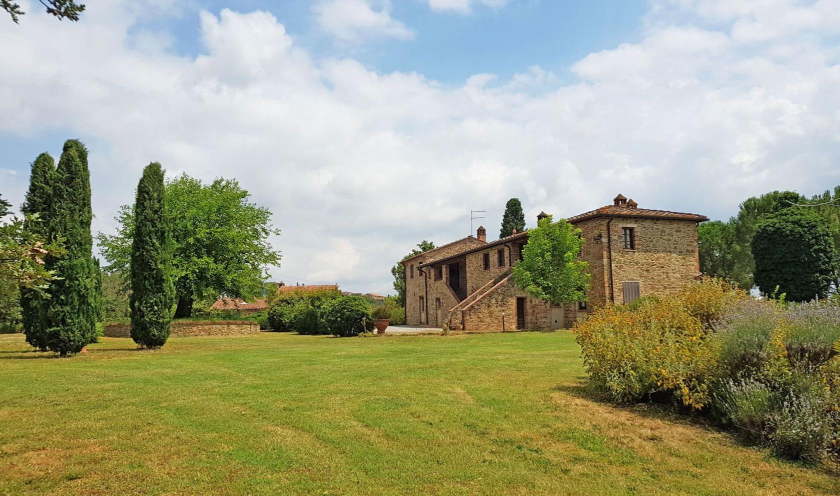 Toscana Immobiliare - Casale toscano con dependance e piscina vendita Valdichiana Lucignano