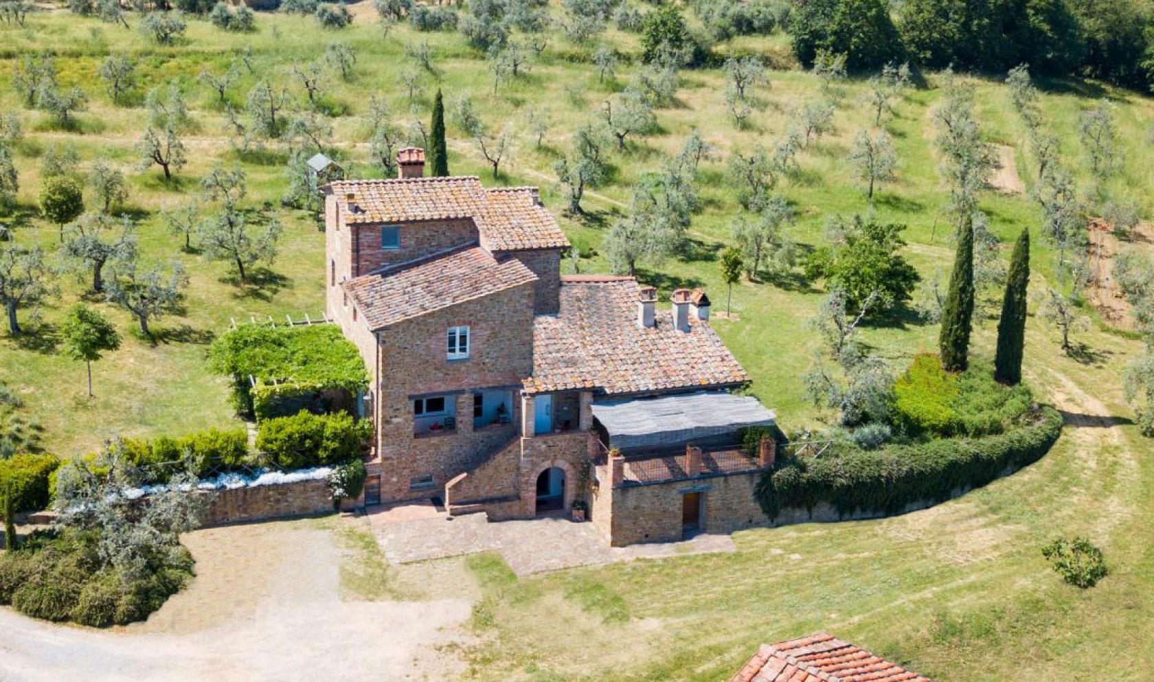 Toscana Immobiliare - Luxury farmhouse for sale in Tuscany