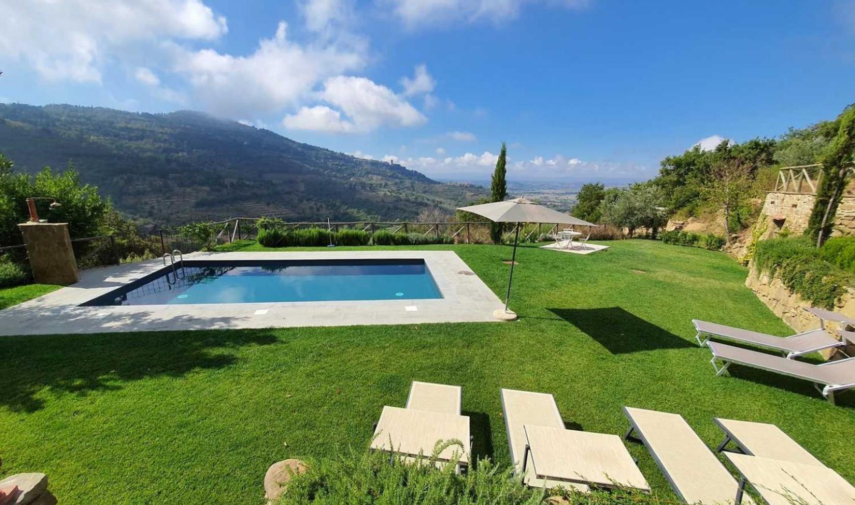 Toscana Immobiliare - Casale ristrutturato con terreno piscina e spa in vendita a Cortona