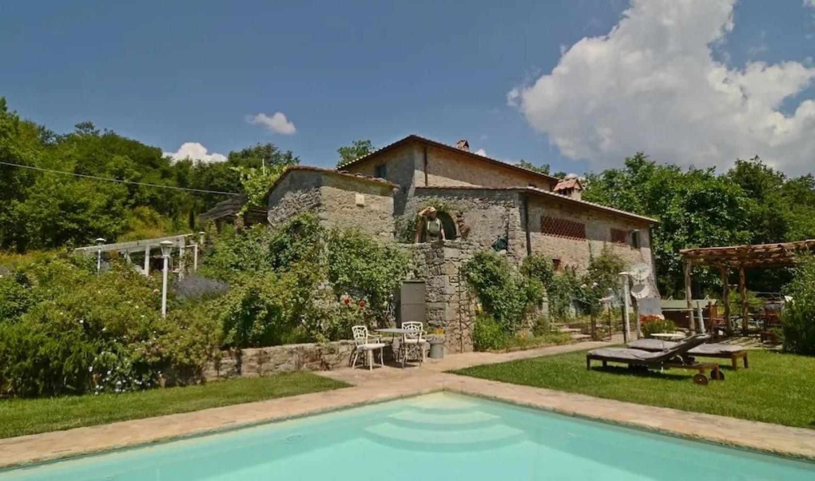 Toscana Immobiliare - Das Anwesen befindet sich 7 km von Gaiole in Chianti entfernt