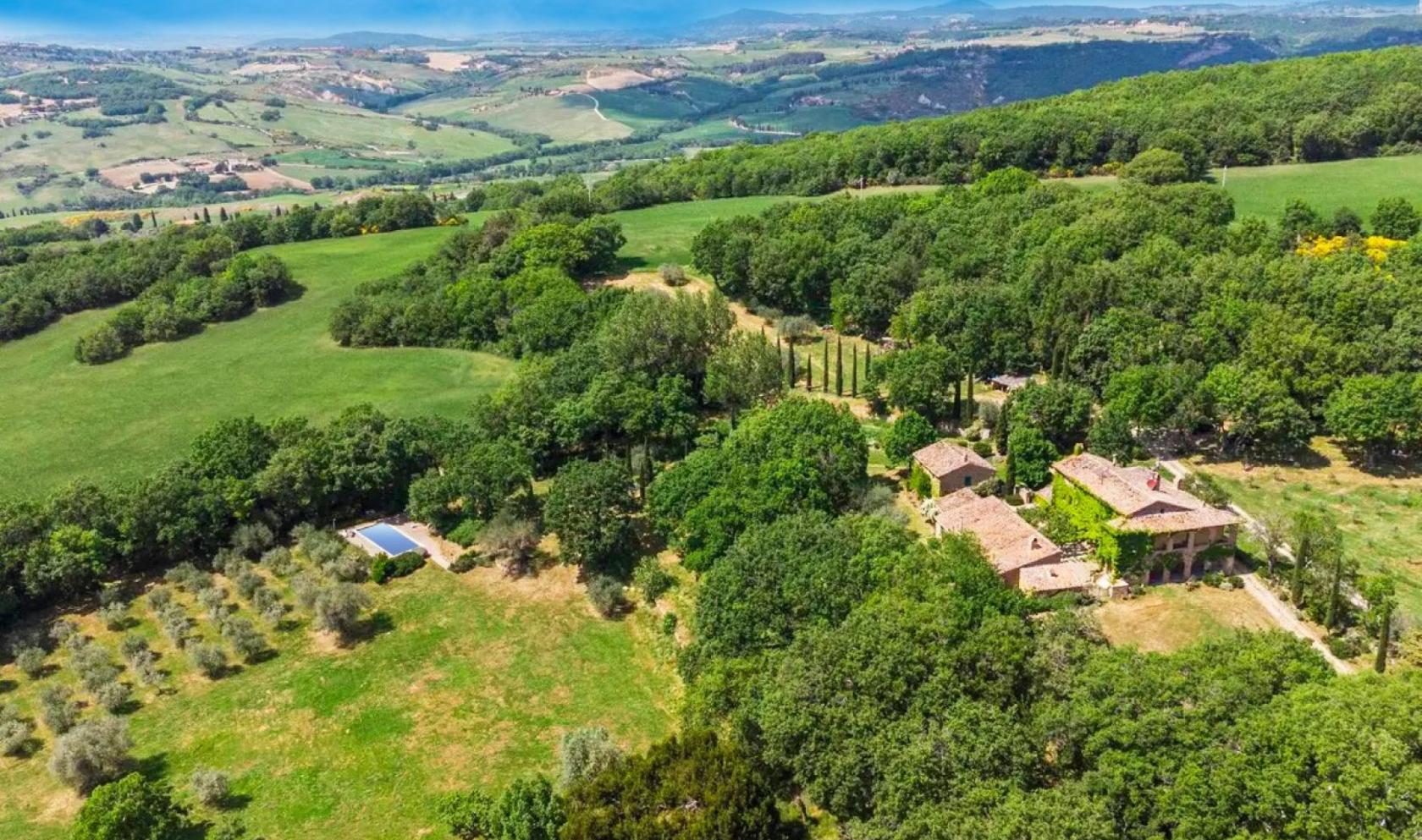 Toscana Immobiliare - Villa with pool and panoramic view in Pienza Tuscany