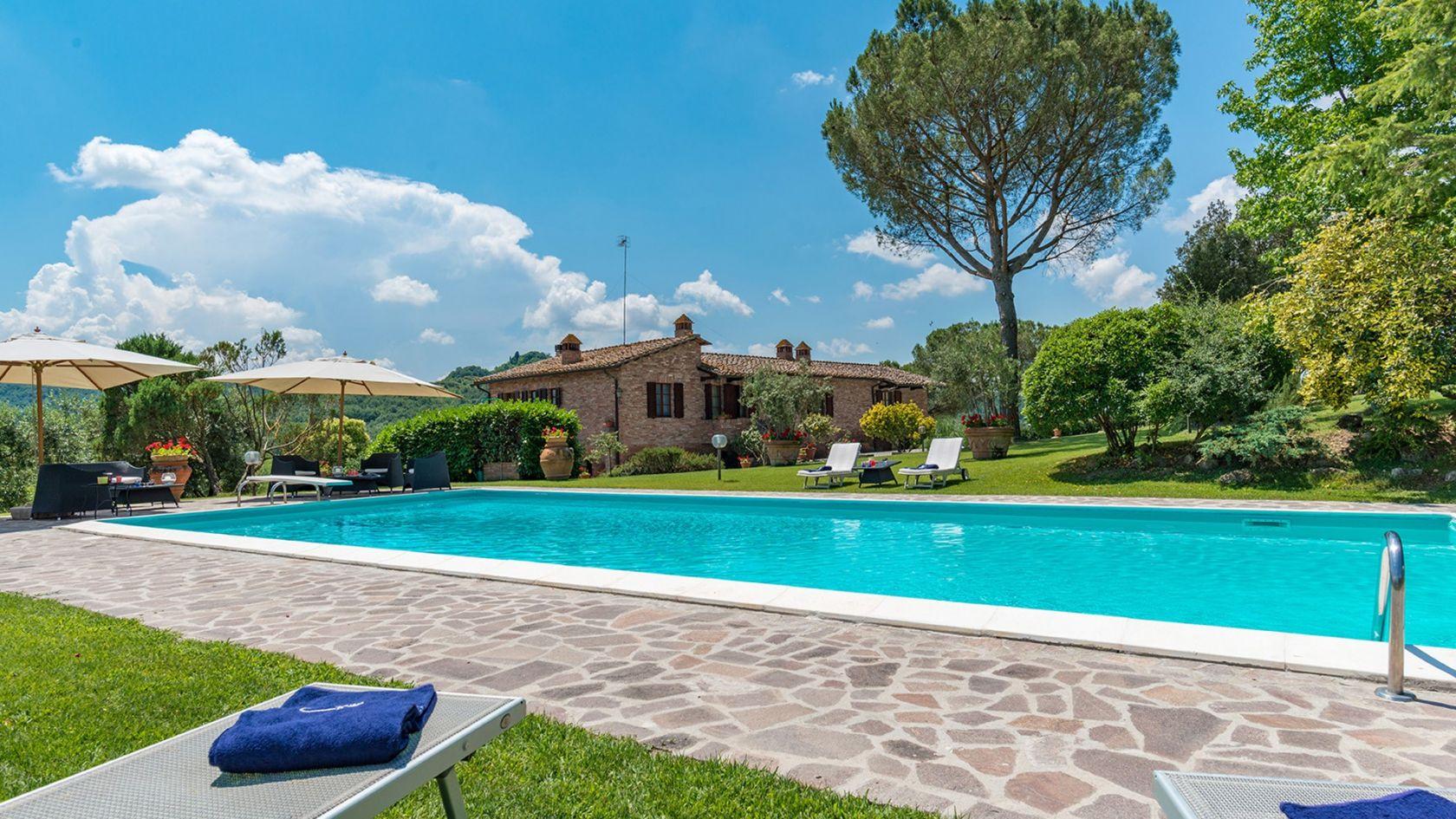Toscana Immobiliare - Incantevole podere con piscina in vendita ad Asciano