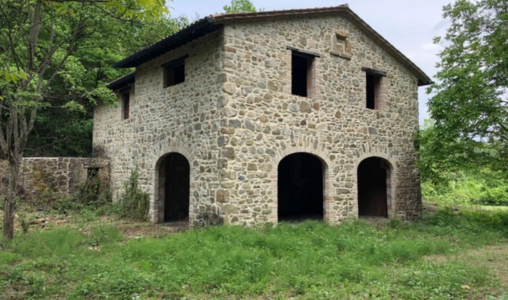 Toscana Immobiliare - Casale in pietra ristrutturato in vendita tra le colline umbre