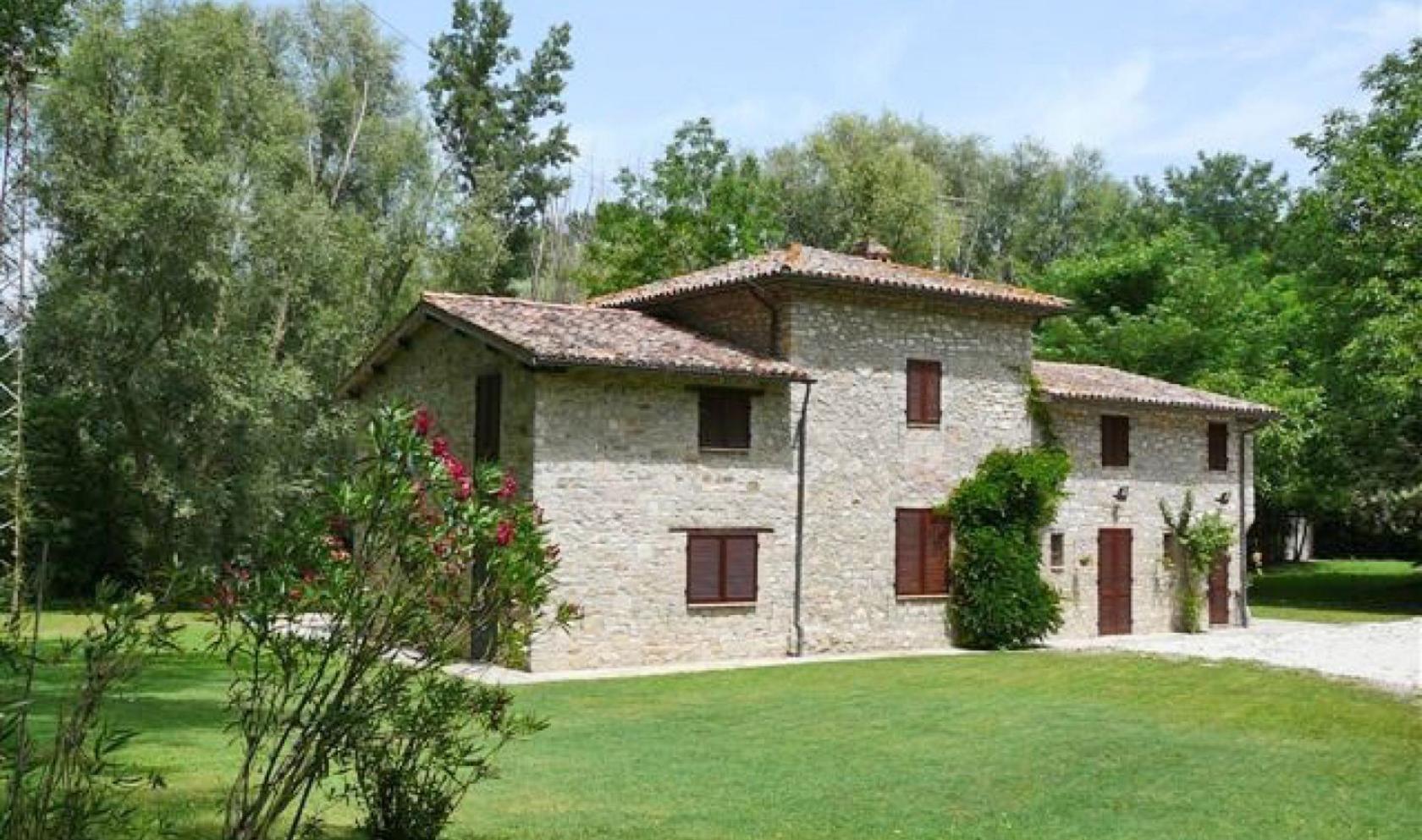 Toscana Immobiliare - Grazioso casale in vendita in Umbria