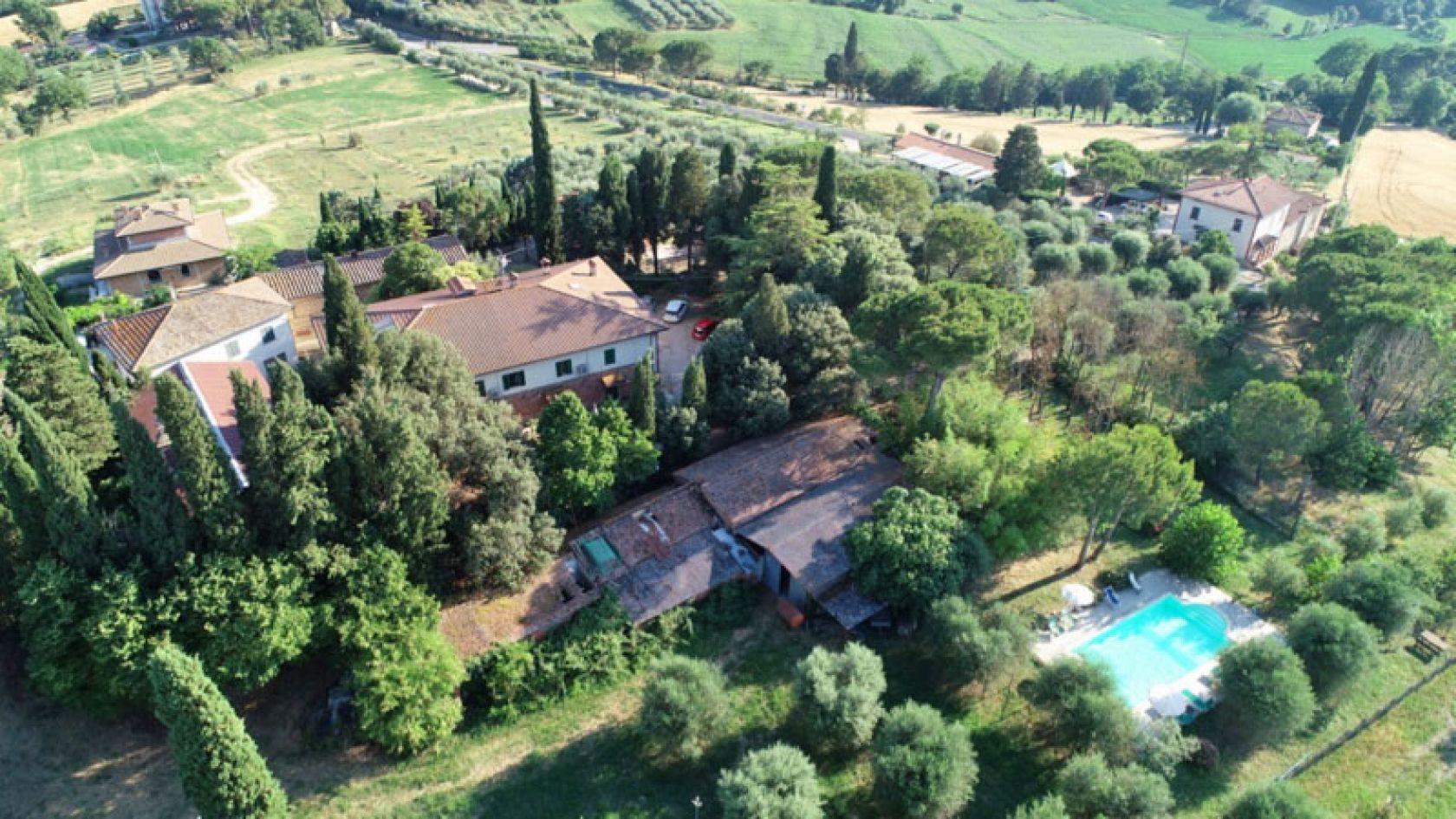 Toscana Immobiliare - Agriturismo con piscina in vendita a Foiano della Chiana