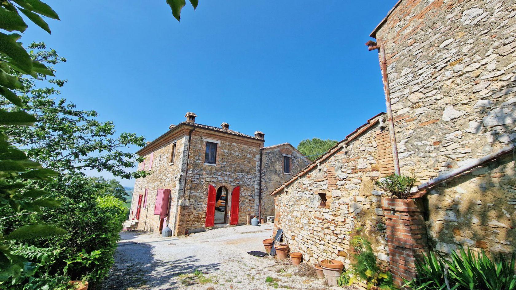 Toscana Immobiliare - Podere con terreno in vendita a Rapolano Terme