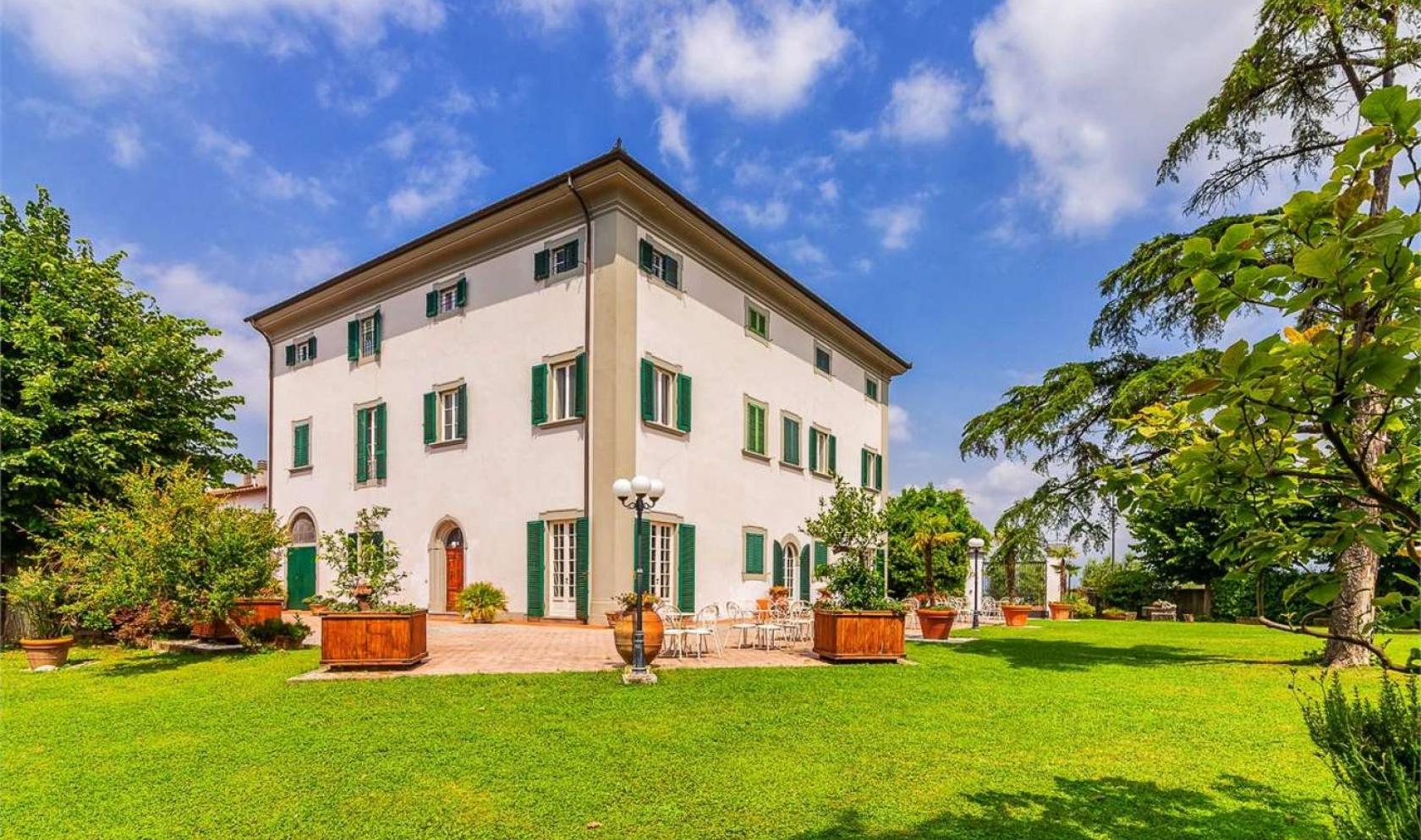 Toscana Immobiliare - Villa neoclassica con parco in vendita vicino Firenze