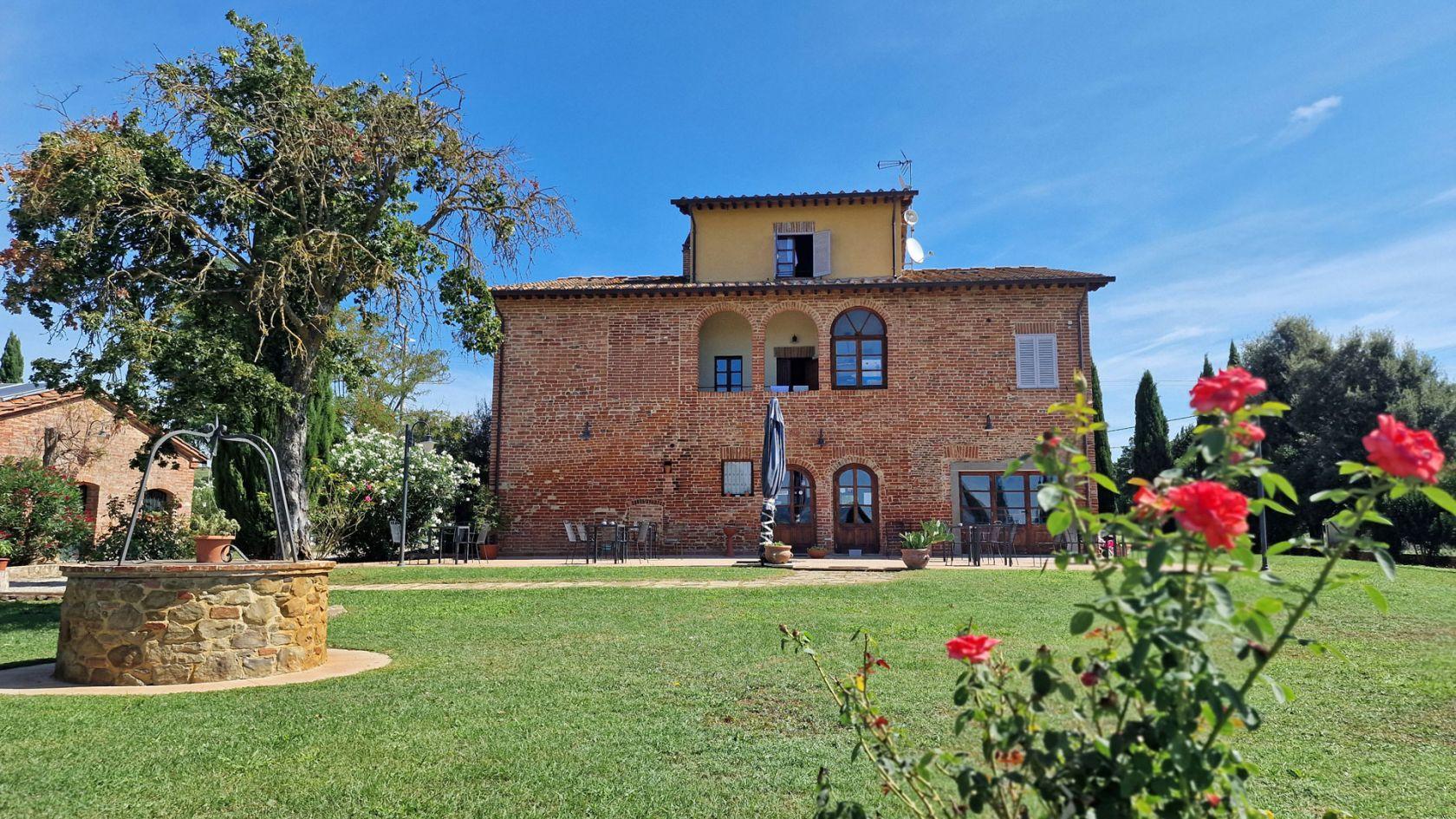Toscana Immobiliare - Cortona Holiday house, Farmhouse in ancient home for sale in Cortona.