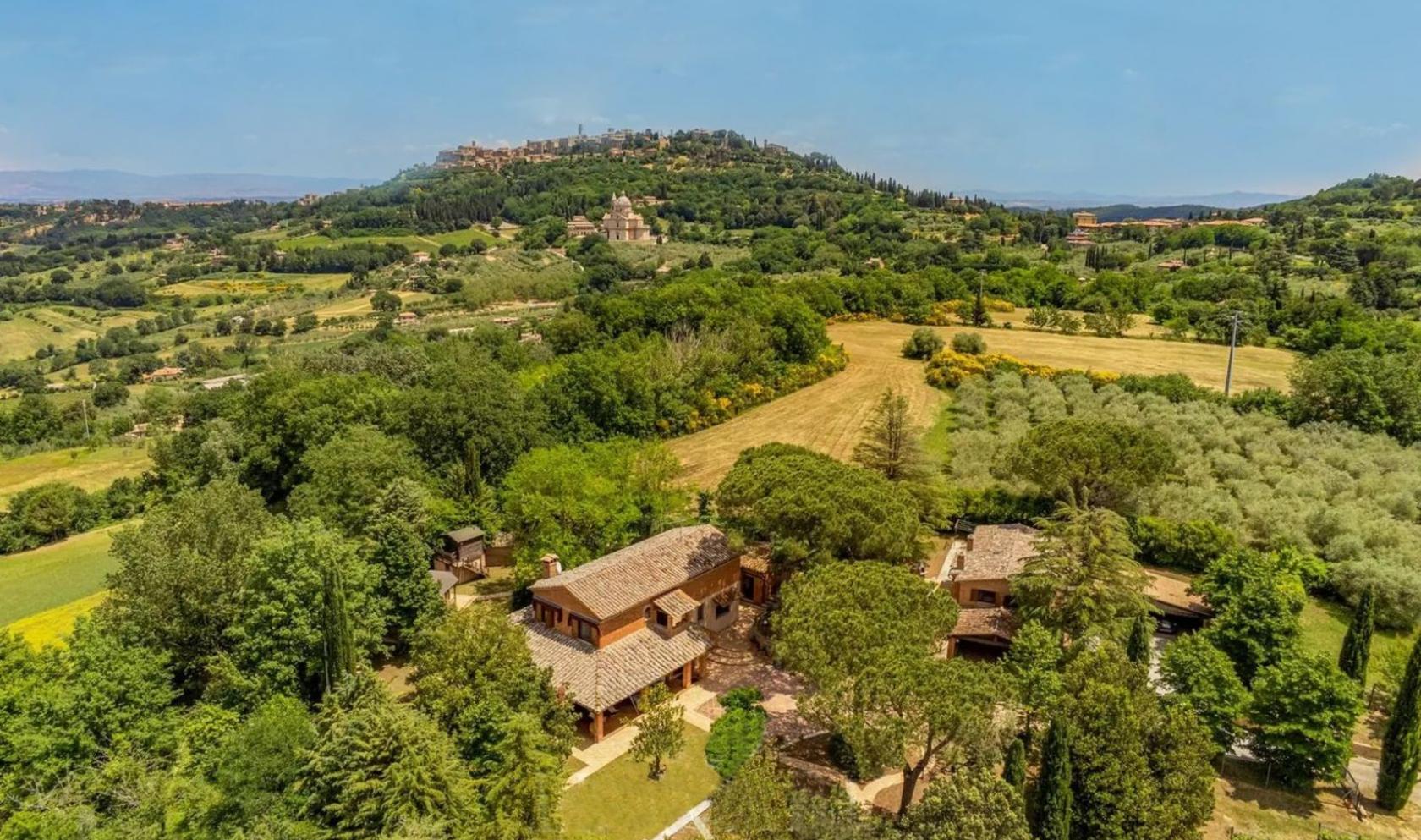 Toscana Immobiliare - Villa con vigneto in vendita a Montepulciano
