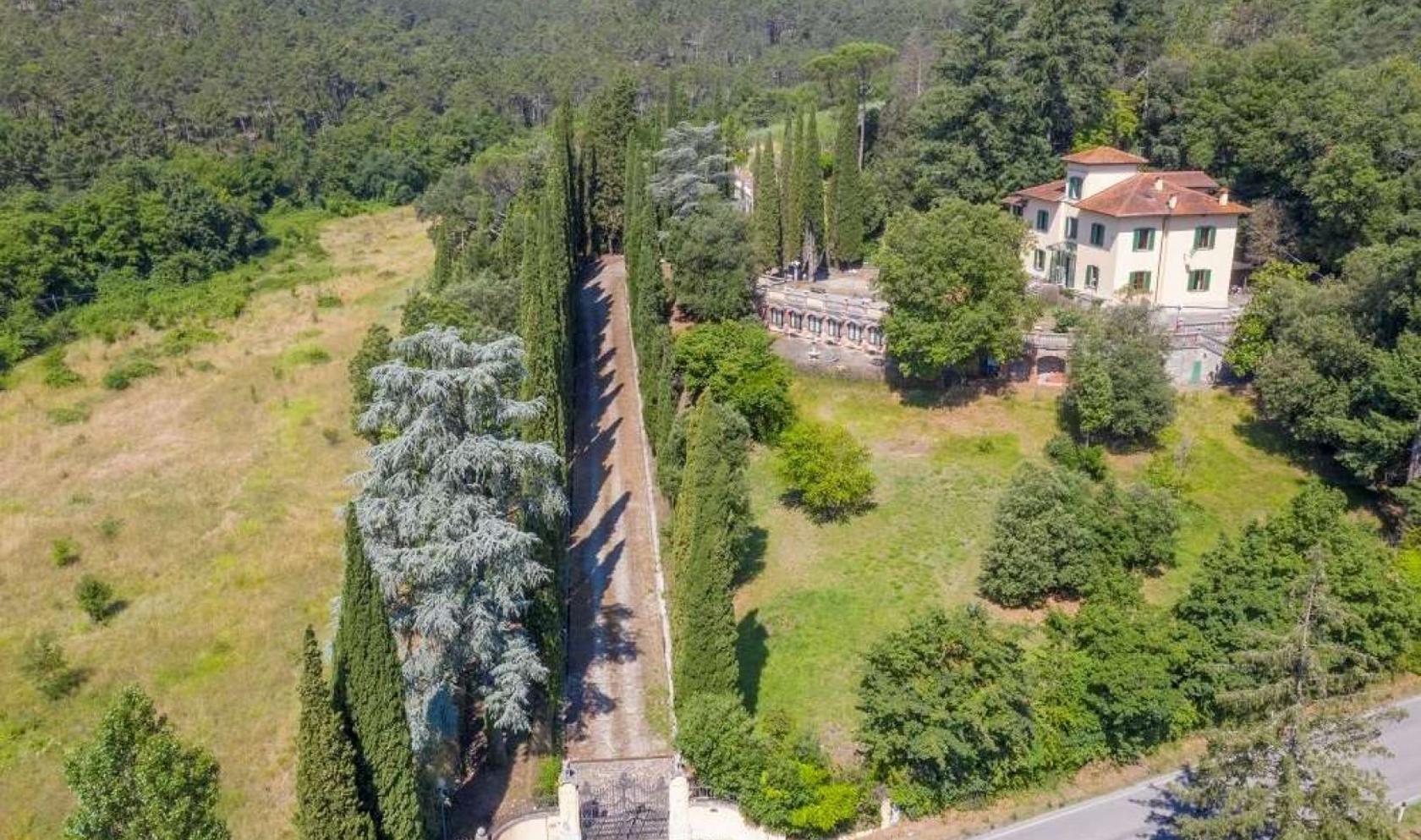 Toscana Immobiliare - Villa panoramica immersa nel verde in vendita ad Anghiari Toscana