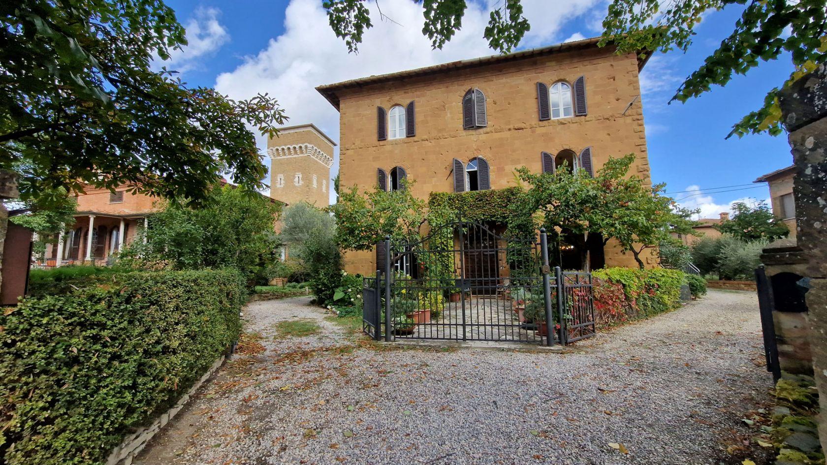 Toscana Immobiliare - Ancient villa with garden for sale a few steps from Pienza, Unesco heritage site and pearl of the Renaissance