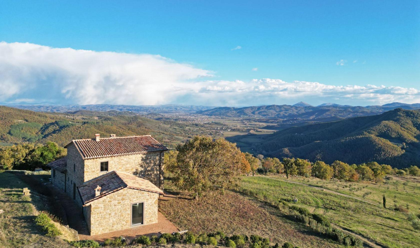 Toscana Immobiliare - Casale ristrutturato con vista panoramica in vendita Città di Castello Umbria