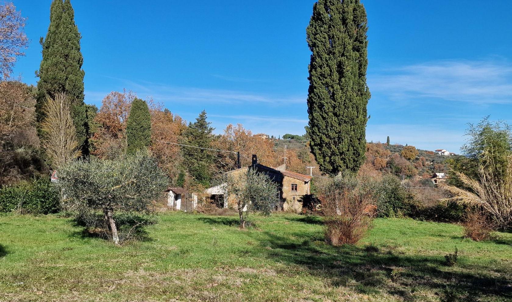 Toscana Immobiliare - Stone farmhouse dating back to 1750 for sale in the province of Arezzo