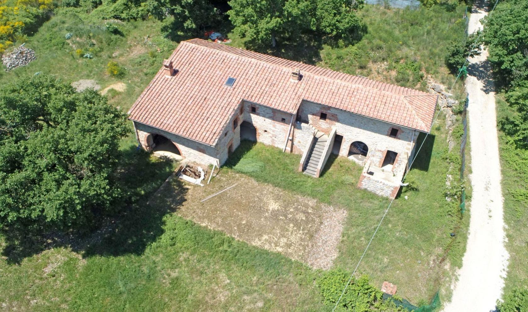 Toscana Immobiliare - Typical Tuscan stone farmhouse for sale Torrita di Siena