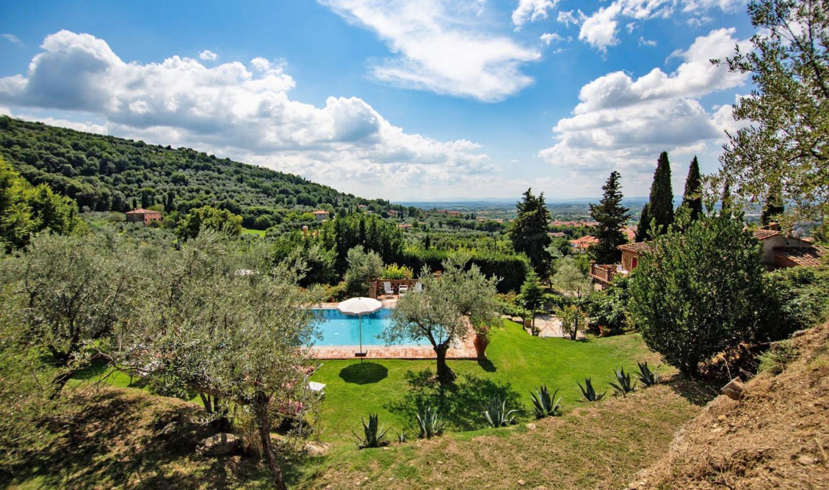 Toscana Immobiliare - Luxury farmhouse for sale in Tuscany