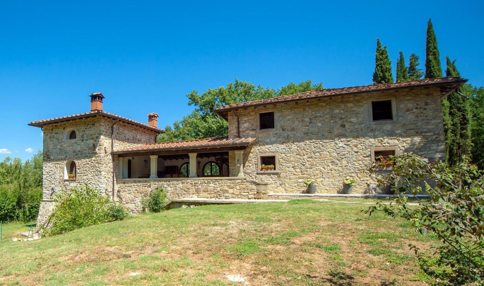 Toscana Immobiliare - Casa colonica toscana con vigneto in vendita Arezzo Chiusi della Verna
