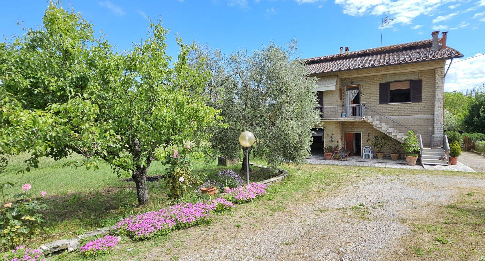 Toscana Immobiliare - Villetta con terreno in vendita a Torrita di Siena