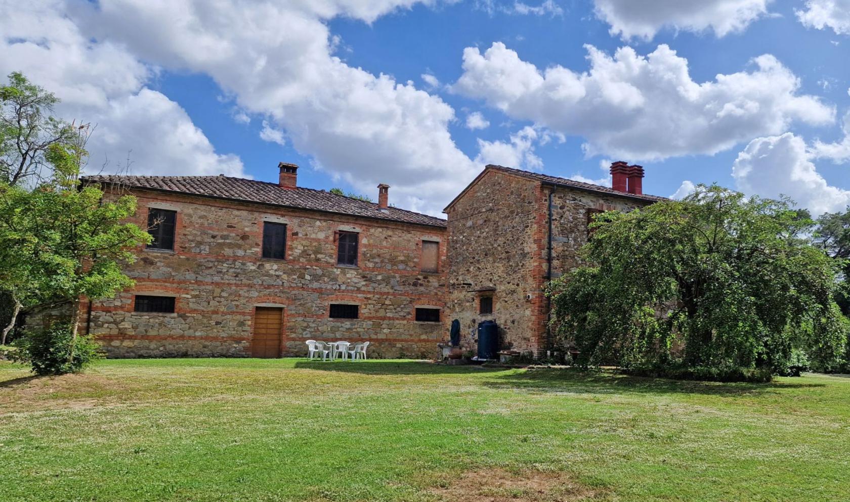 Toscana Immobiliare - Podere con casali e terreno in vendita a Lucignano Arezzo Toscana