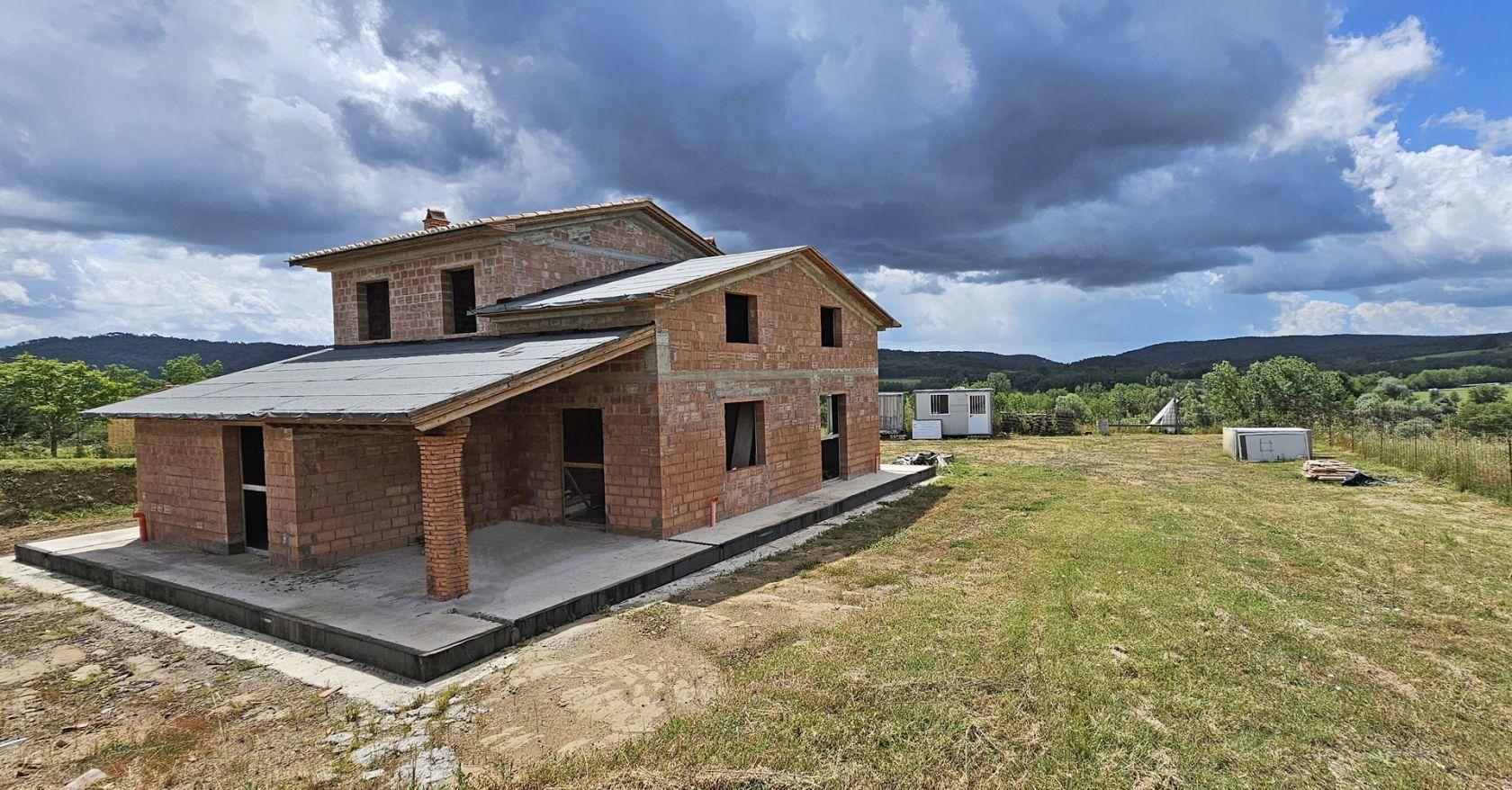 Toscana Immobiliare - Casolare con giardino privato in vendita a Bucine