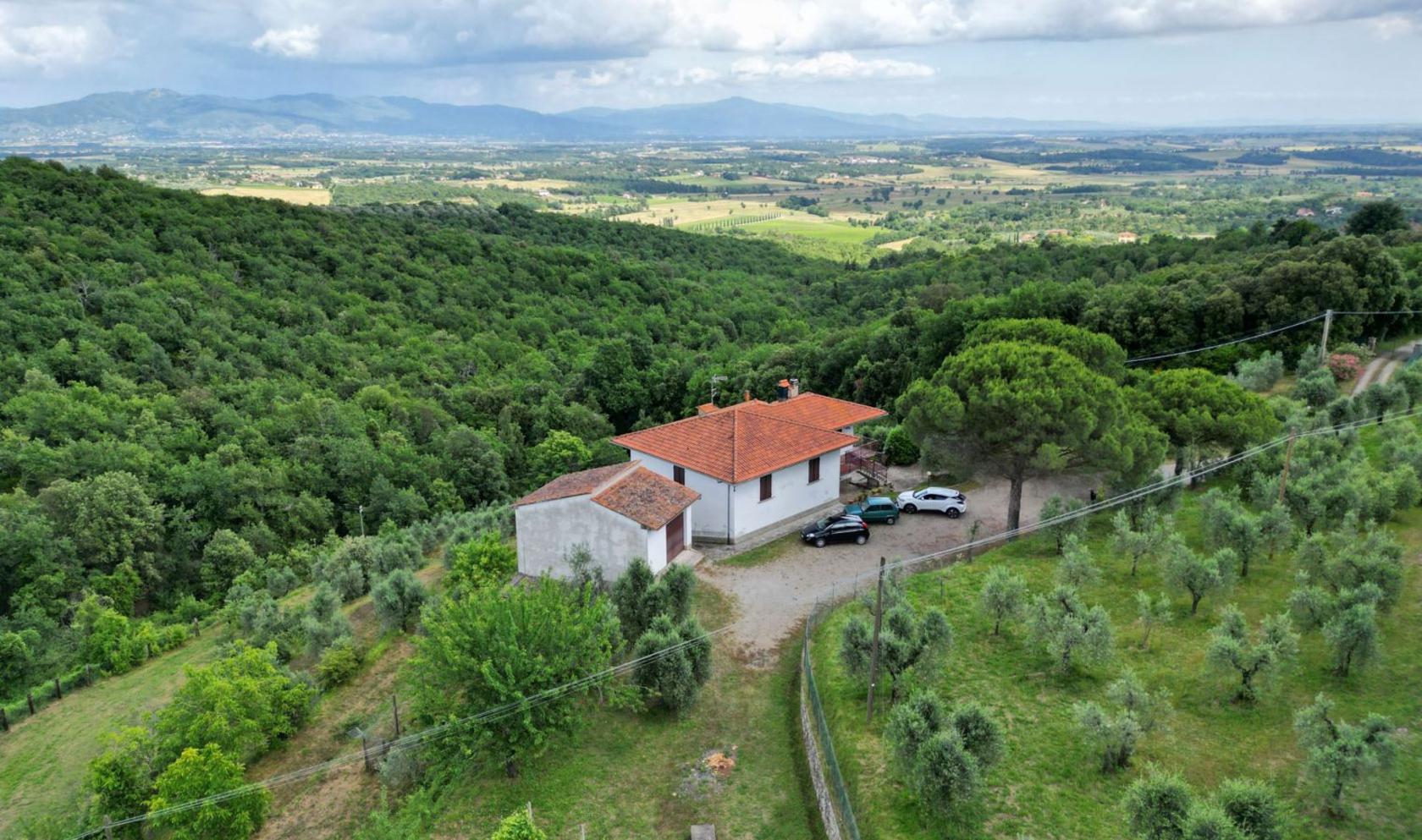 Toscana Immobiliare - Villa con annessi e terreno in provincia di Arezzo