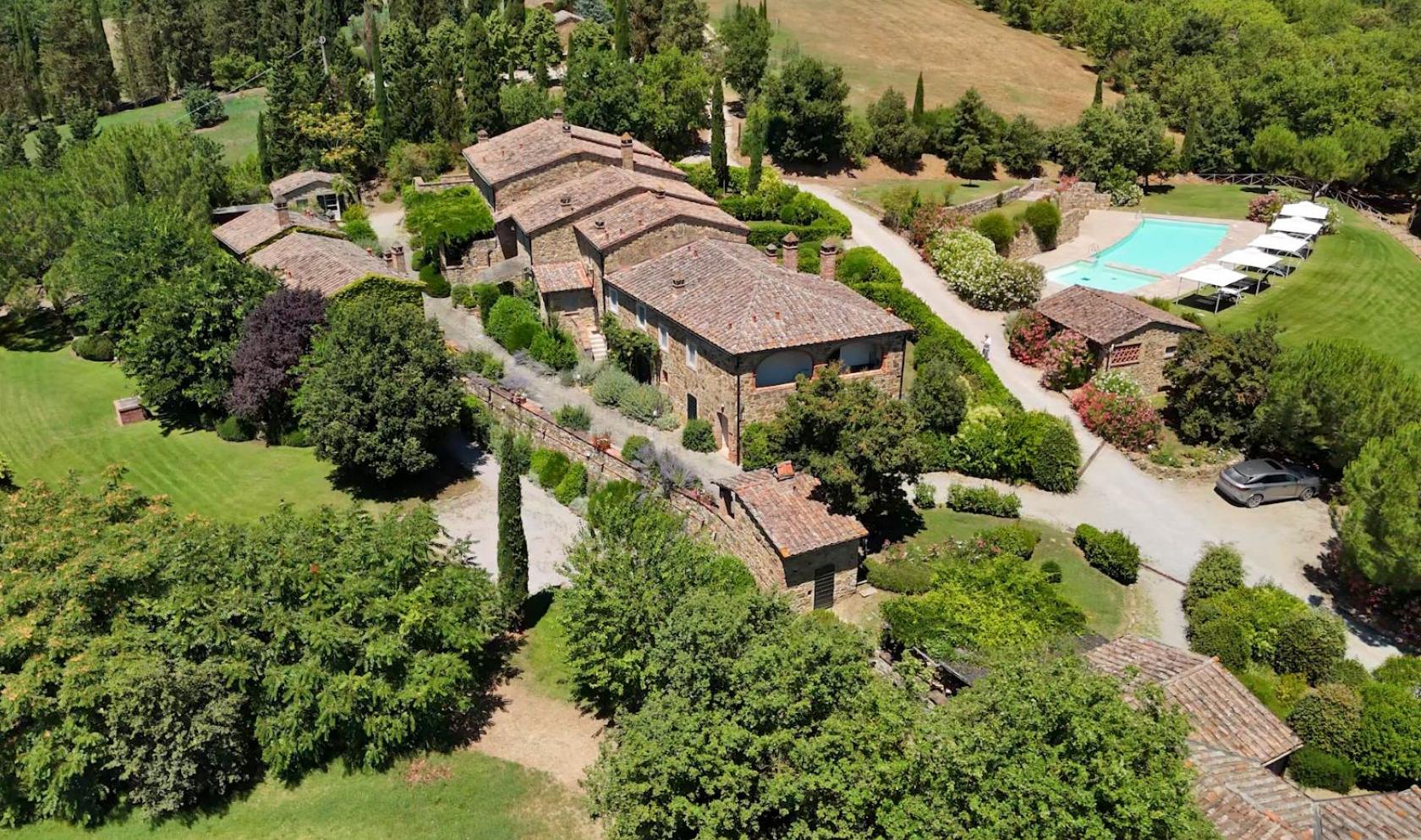 Toscana Immobiliare - Borgo medievale restaurato in vendita in Valdichiana, Toscana