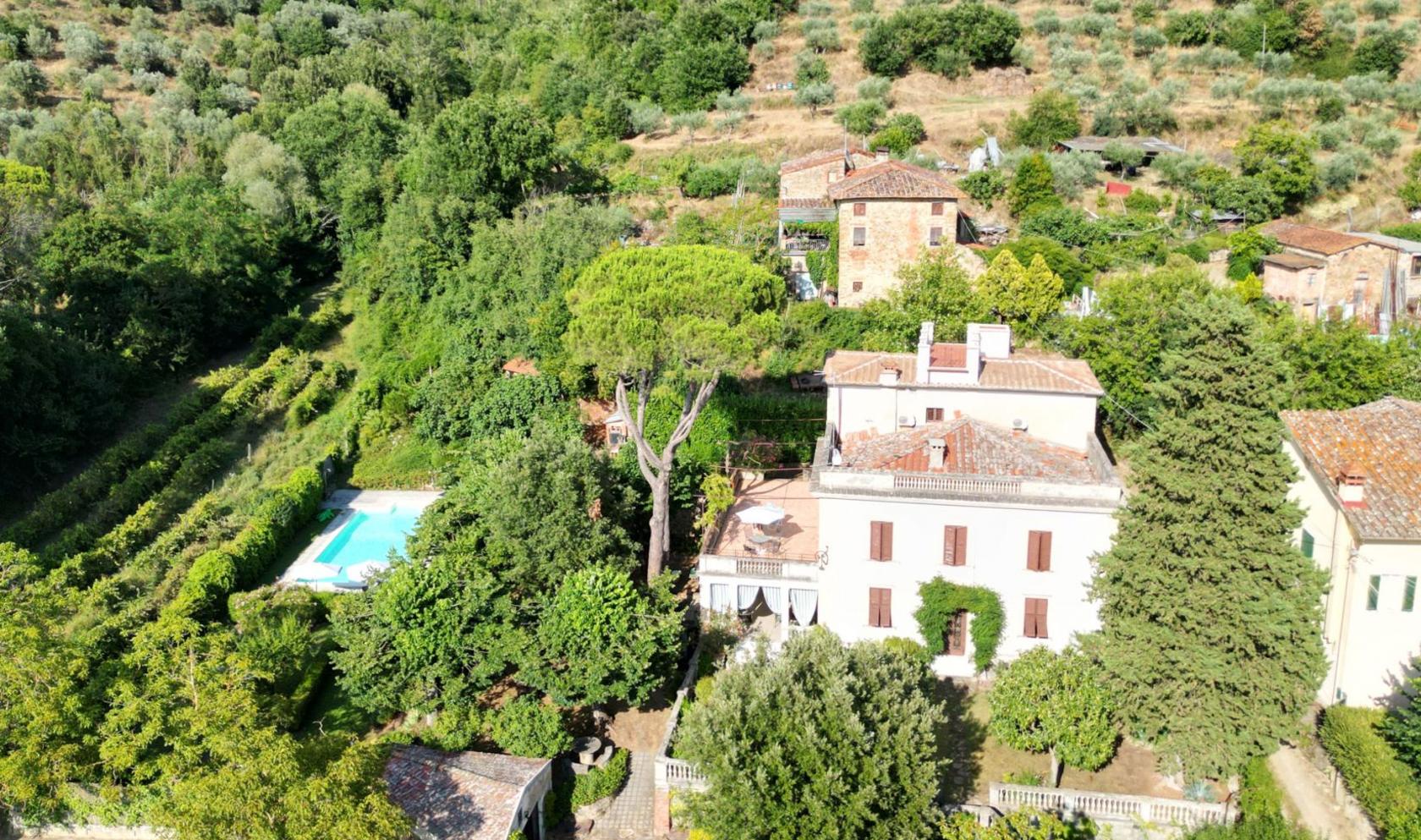 Toscana Immobiliare - Villa liberty con piscina in vendita ad Arezzo