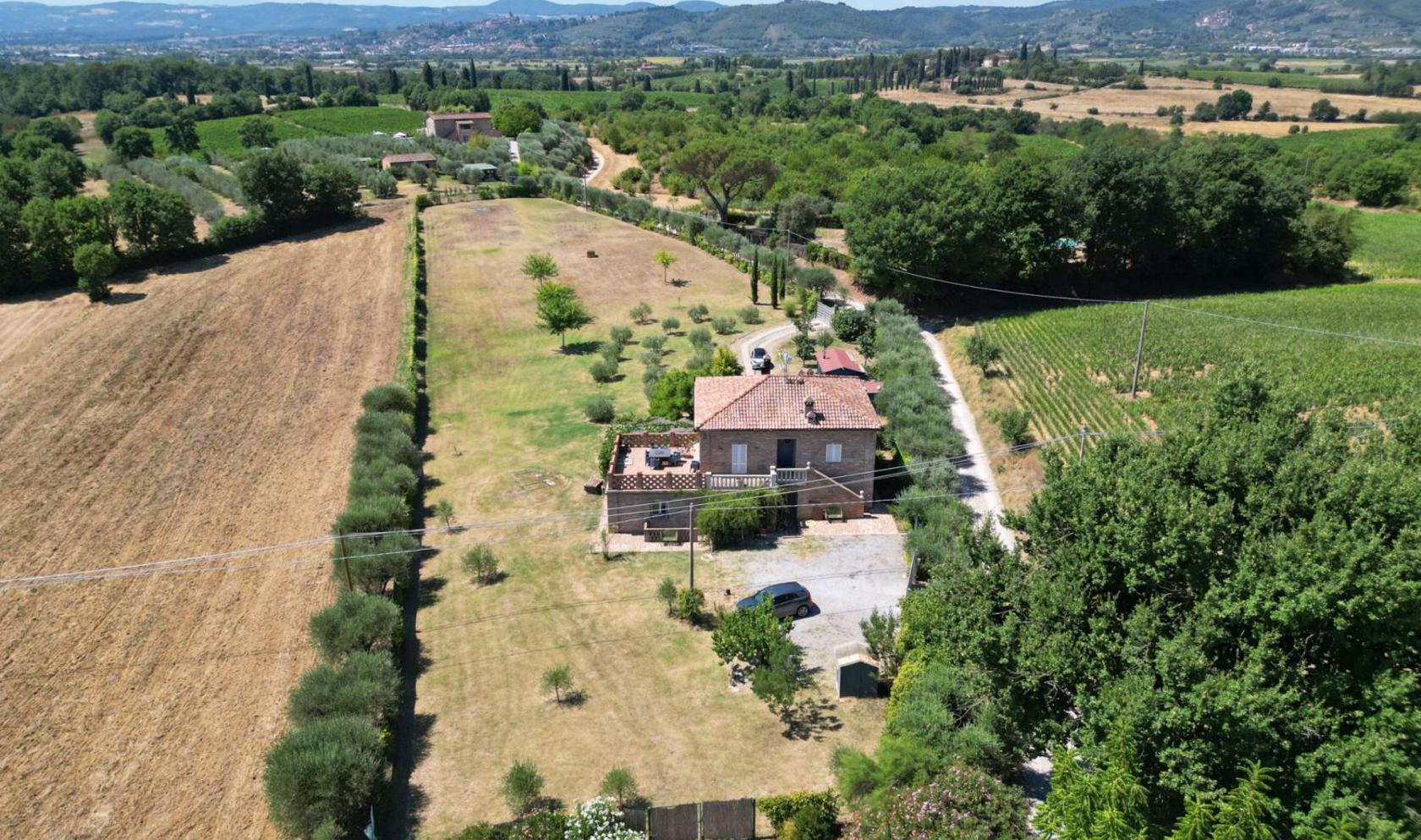 Toscana Immobiliare - Villa di lusso con giardino in vendita a Lucignano, in Toscana