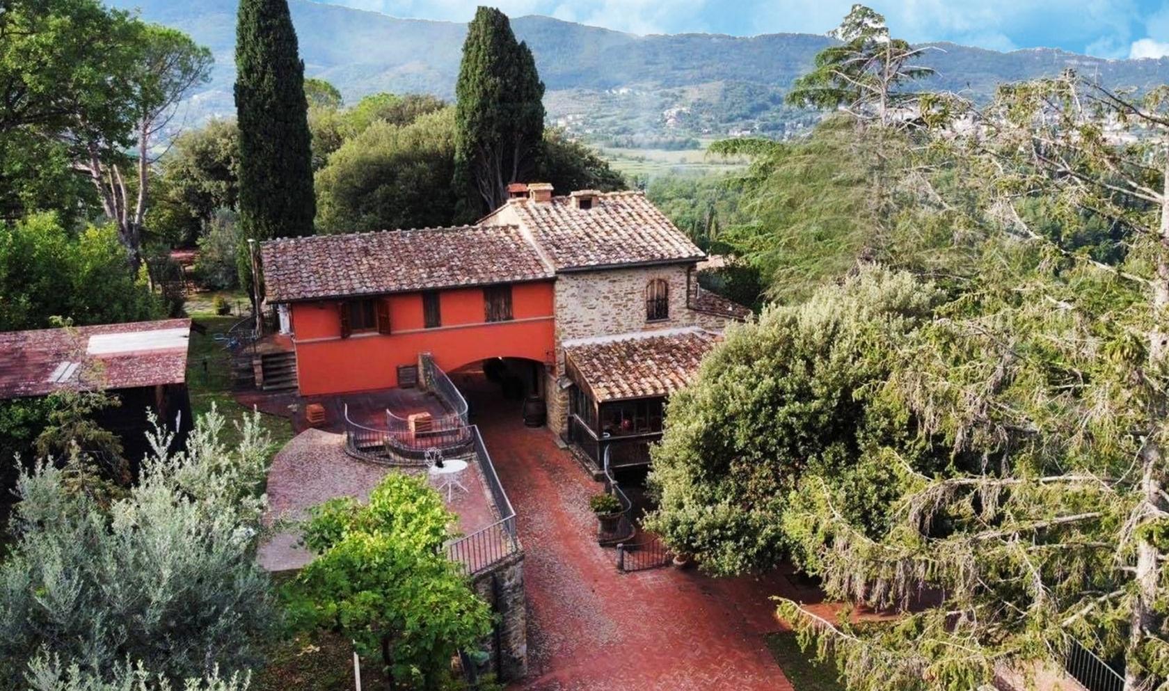 Toscana Immobiliare - Villa del 1200 con piscina in vendita ad Arezzo Toscana