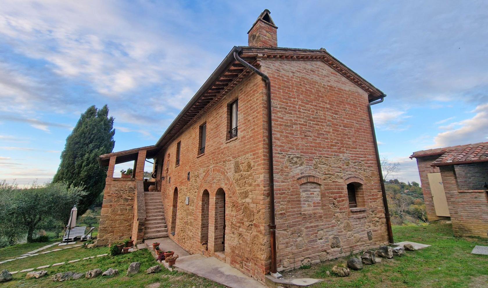 Toscana Immobiliare - Antico casale del XVII secolo in vendita a Chiusi, in provincia di Siena