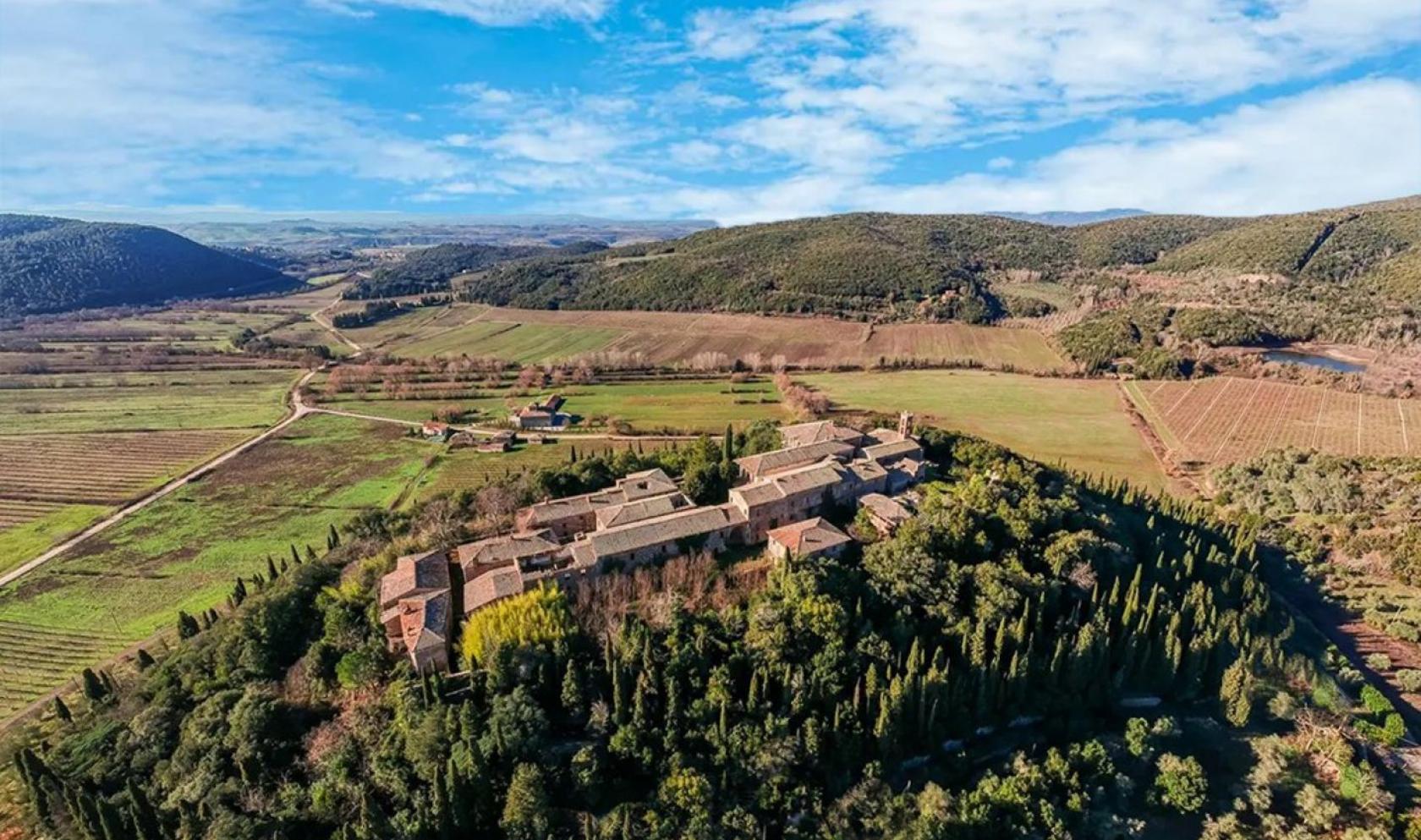 Toscana Immobiliare - Incantevole borgo in vendita in provincia di Siena