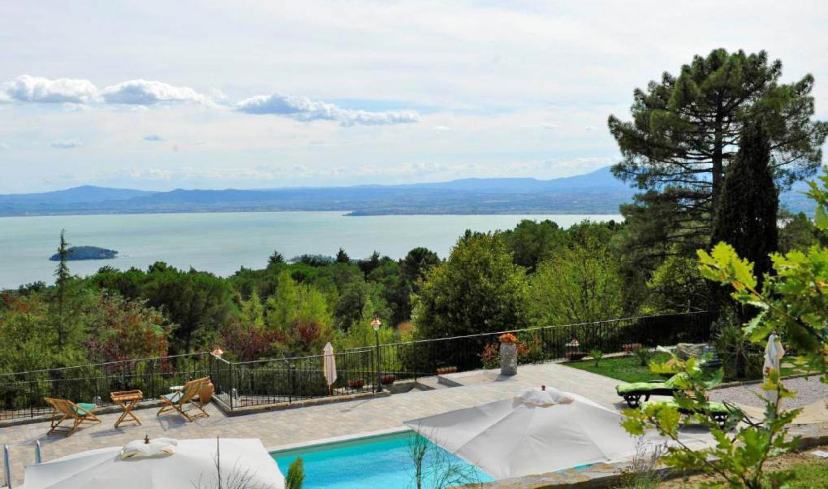 Toscana Immobiliare - Esclusiva proprietà panoramica con vista sul Lago Trasimeno