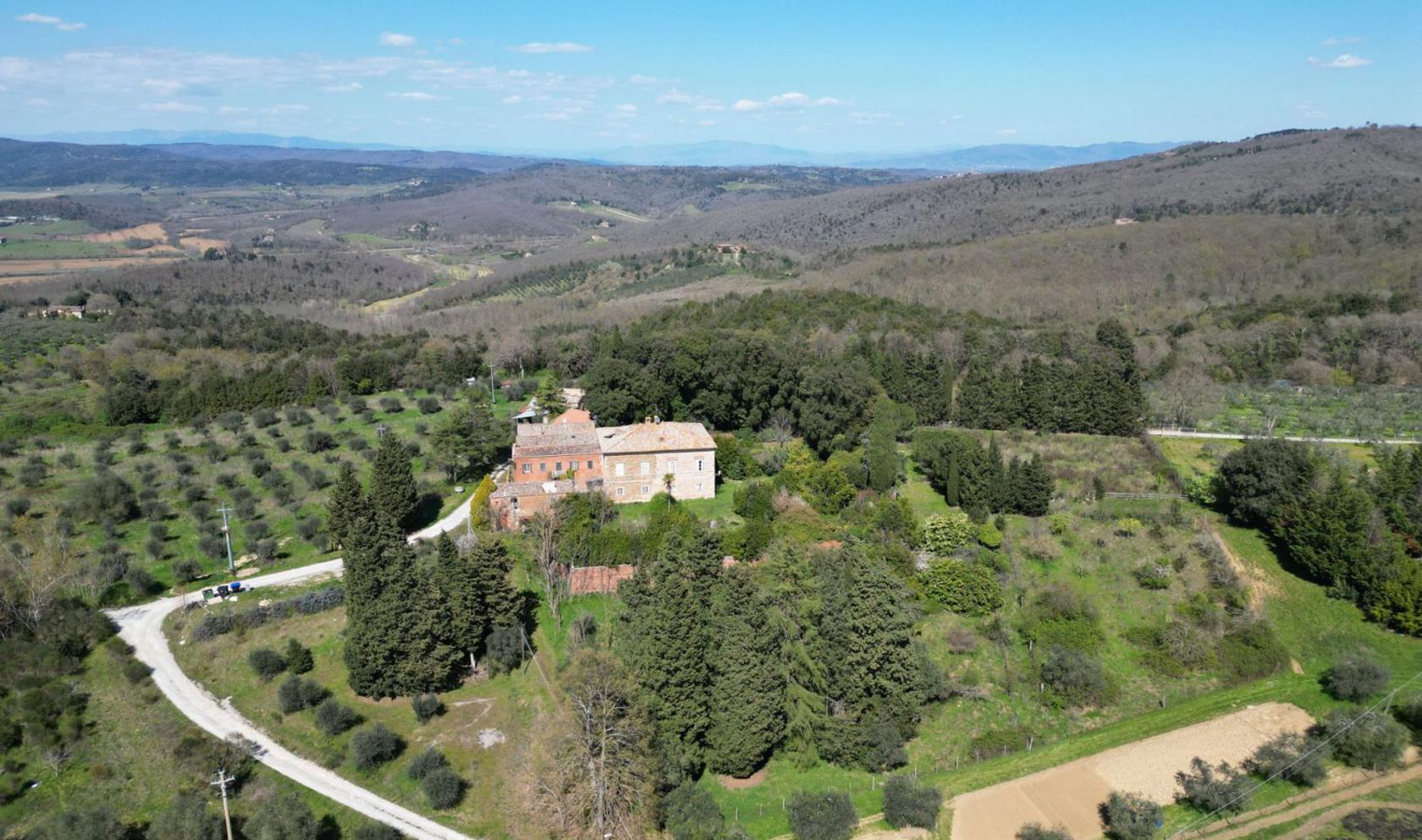 Toscana Immobiliare - hamlet estate for sale Tuscany Siena